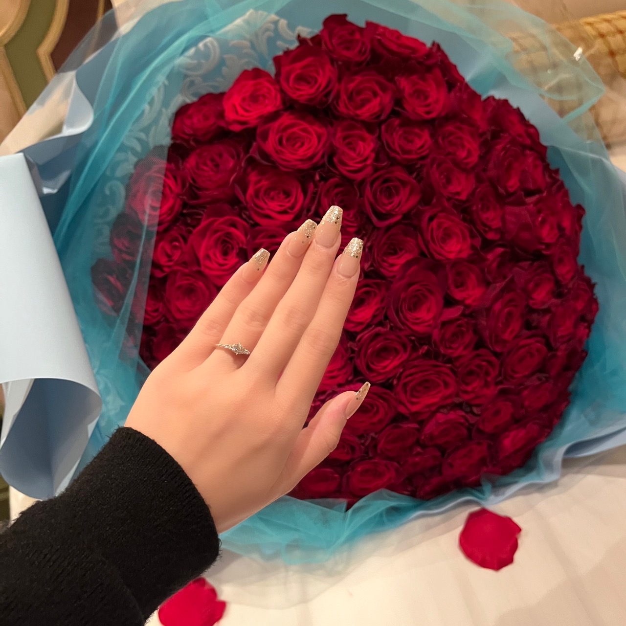 108本のバラと婚約指輪